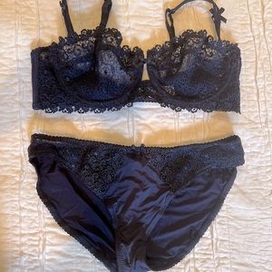 Navy blue lacy lingerie set